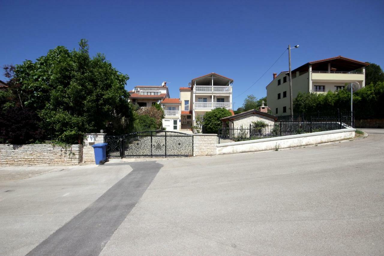 Apartments Domic Banjole Bagian luar foto